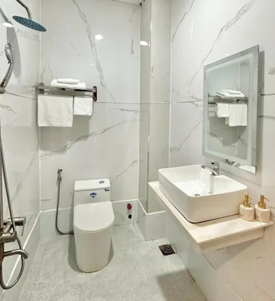 Phú Gia Hotel 464 Nguyễn Văn Linh – Foto’s 3
