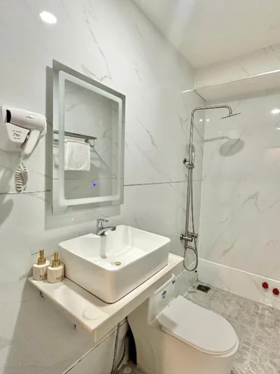 Phú Gia Hotel 464 Nguyễn Văn Linh – Foto’s 7